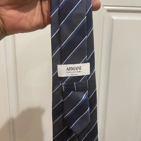 Armani Collezioni Tie Blue and Gray stripe Sz OS - Picture 10 of 11